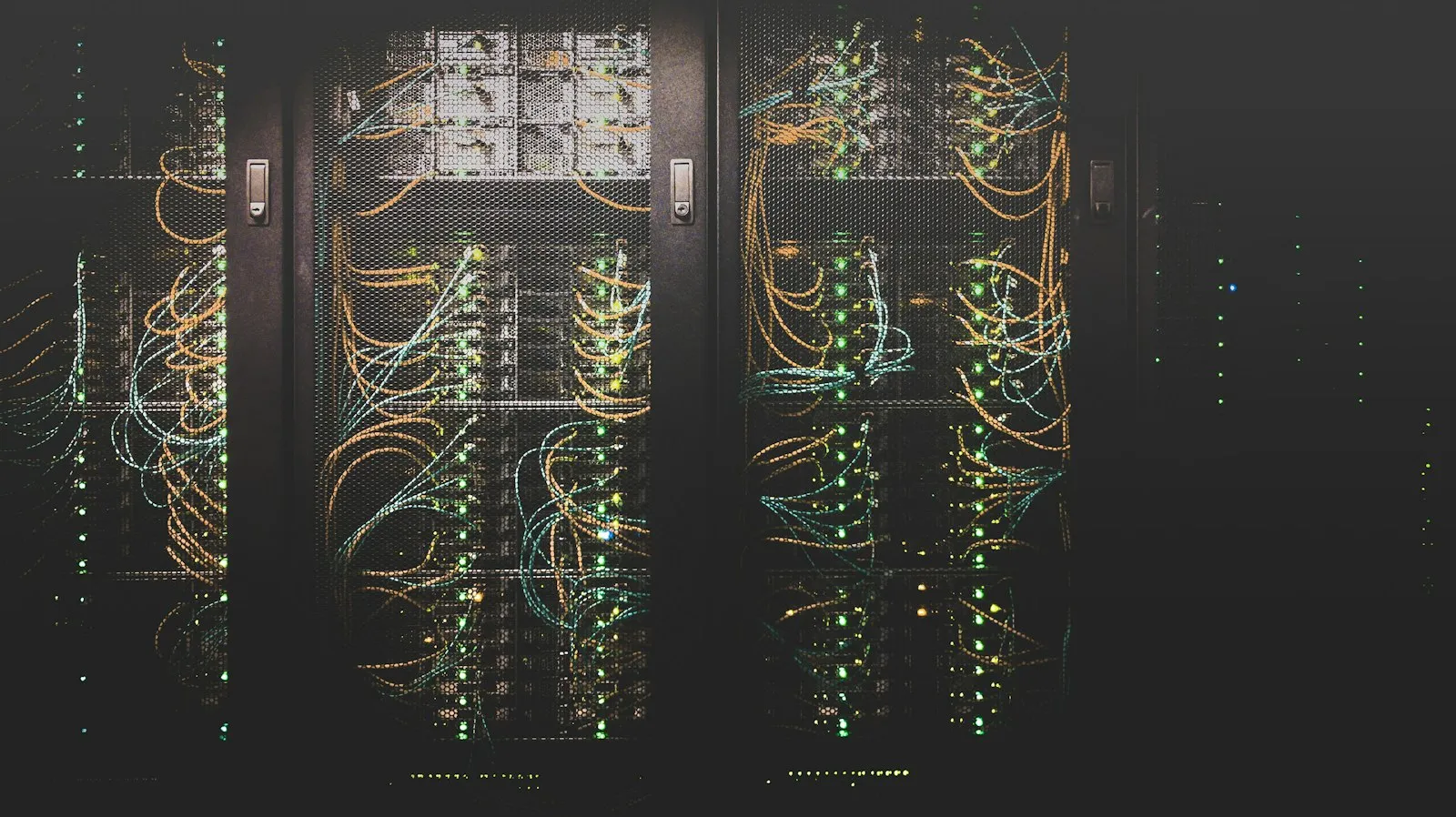 Network infrastructure in a server rack